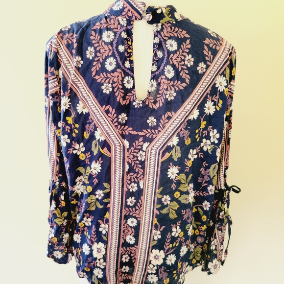 Francesca's dina be. floral blouse size large - Picture 5 of 7